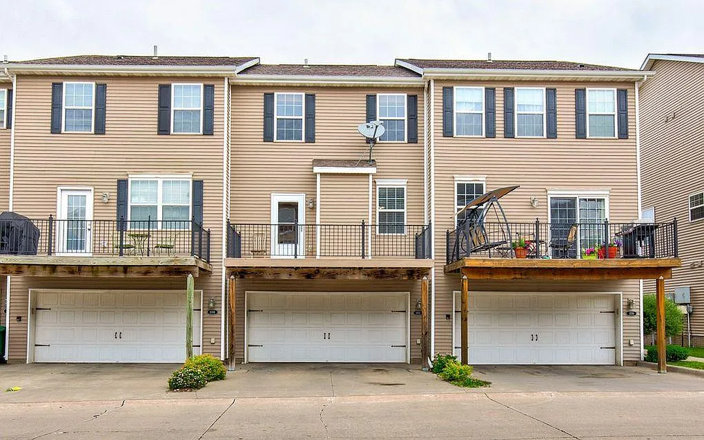 Building Photo - 1012 NE Kamies Ln