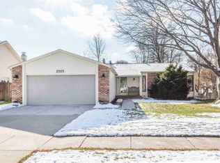 2515 Crow Creek Rd, Bettendorf, IA 52722