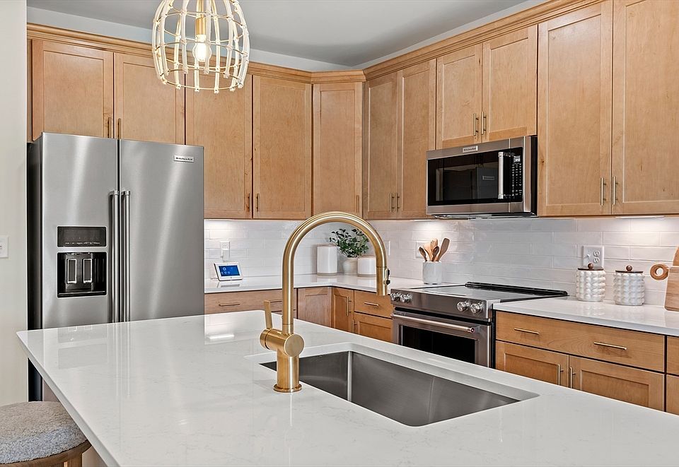 1st image of 7 Green St #109