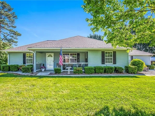 1301 Micol Ln, Kernersville, NC 27284