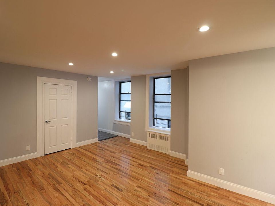1st image of 950 Bronx Park S