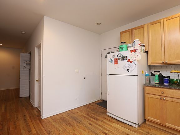 4th image of 1517 W Cornelia Ave #F2