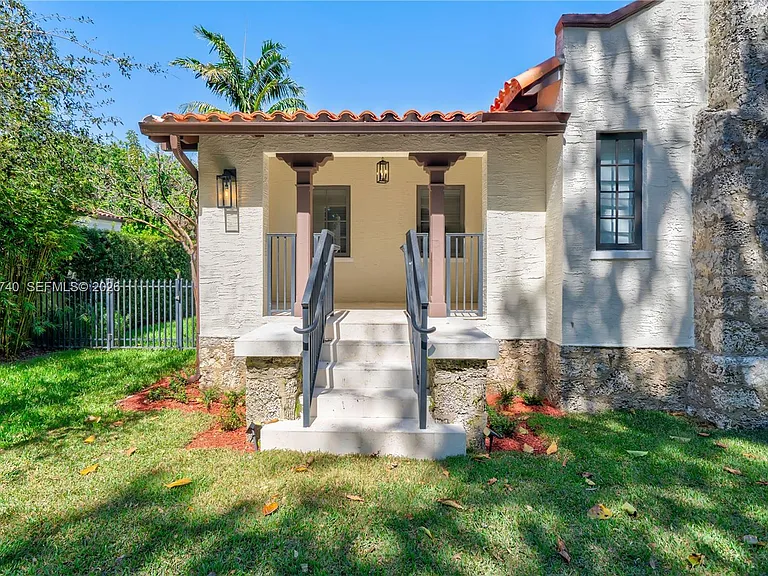 519 Alhambra Cir — Photo 41