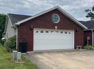 48 Turnberry Ln, Parkersburg, WV 26101