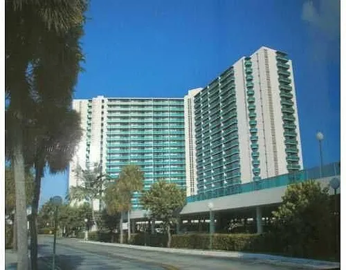100 Bayview Dr Photo 1