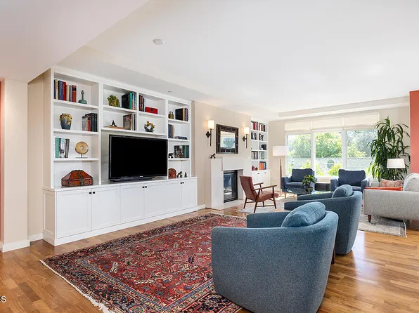 920 Granite Dr Unit 212, Pasadena, CA 91101
