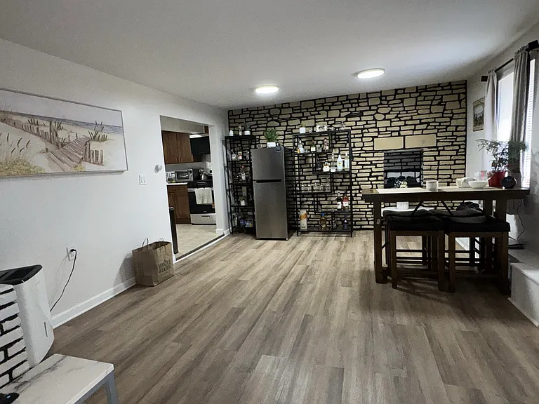15 N 17th St #1 — Photo 2