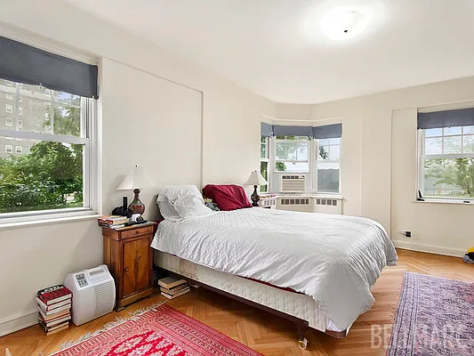 Sold by Bellmarc Realty | media 35