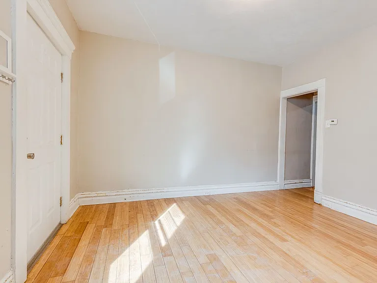 12 E Sycamore St — Photo 5