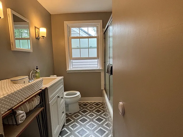 22 Edgewater Rd — Photo 13