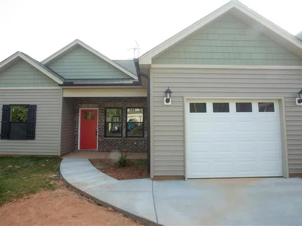1145 Folkstone Ridge Ln, Winston Salem, NC 27127