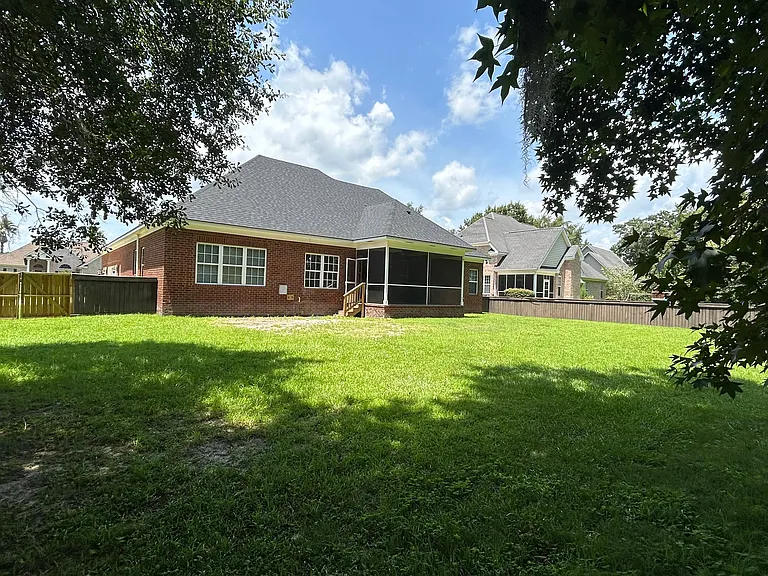 389 Chastain Cir — Photo 7