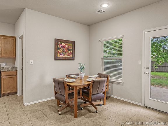 4th image of 10749 N 153rd East Ave