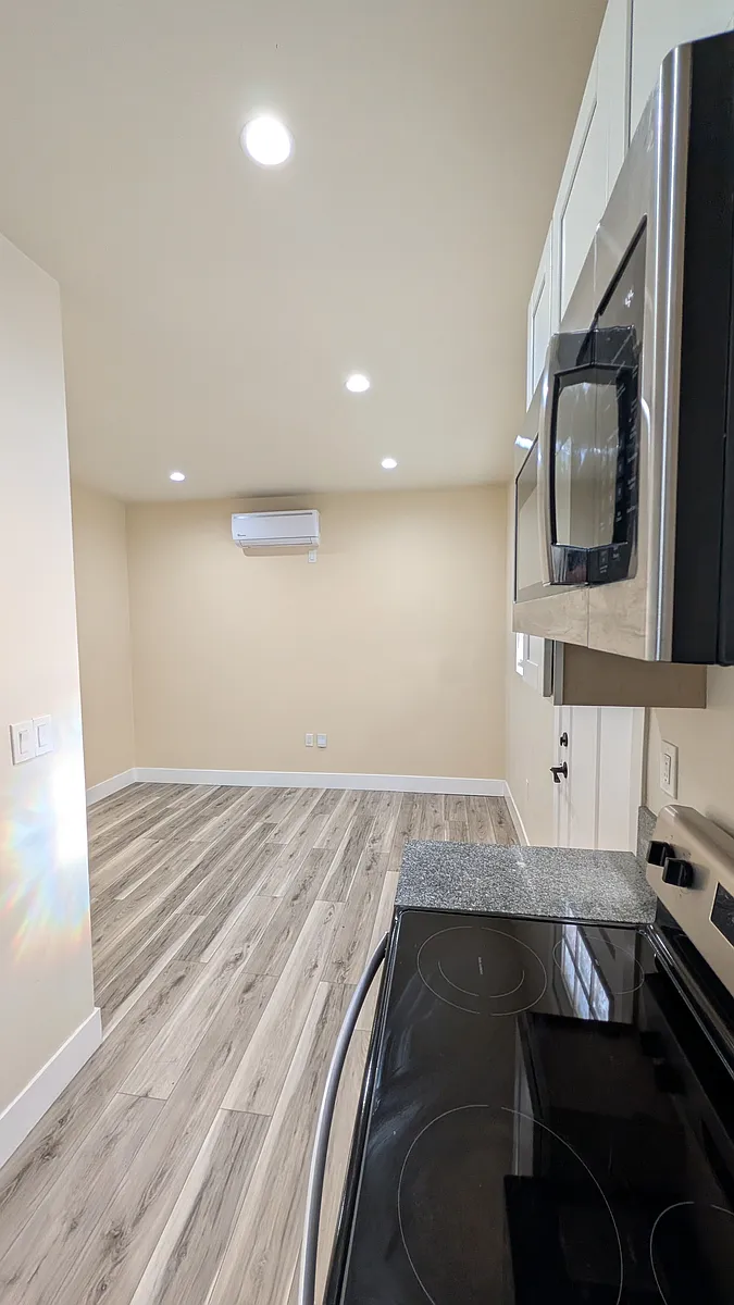 Building Photo - 2663 Sichel St #1/4