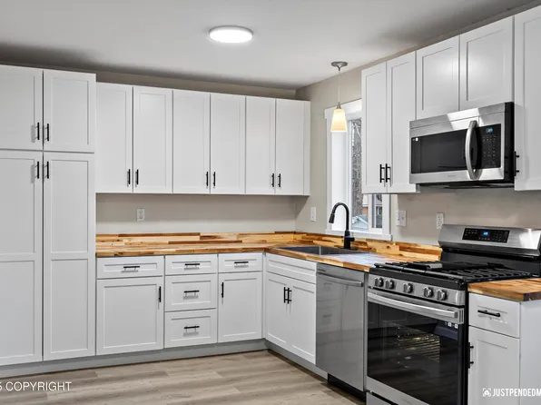 315 N Bonanza St, Palmer, AK 99645