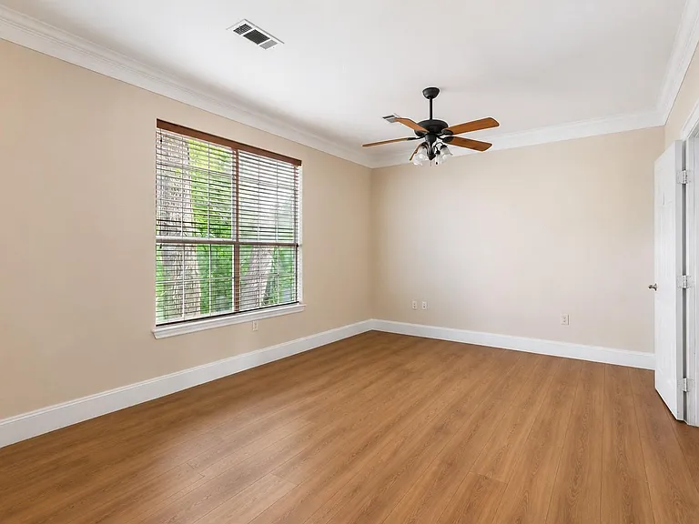 108 Harbour Town Cir — Photo 7