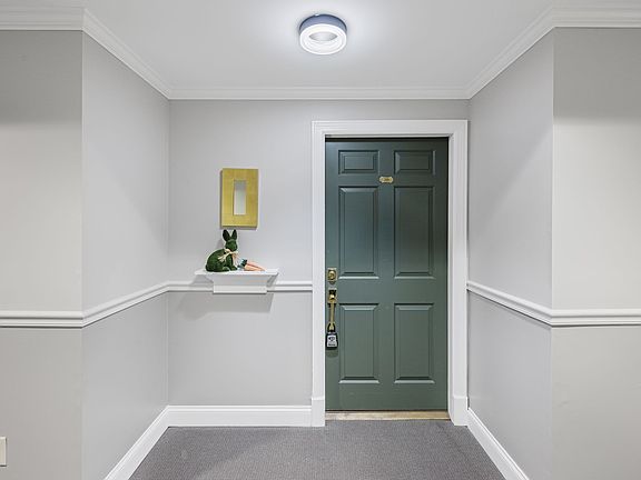 4th image of 4040 Woodlawn Dr Unit 20
