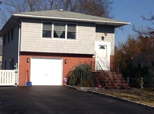 61 Franklin St, Amityville, NY 11701