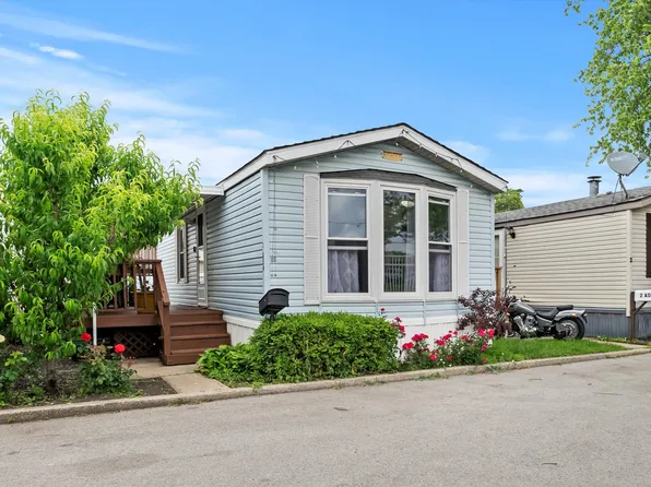 3 Ash Rd, La Grange, IL 60525