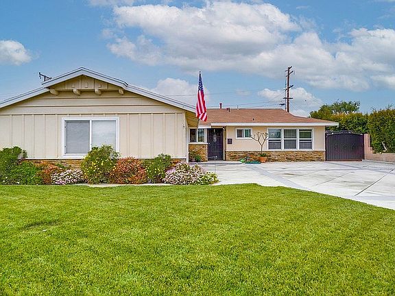 2nd image of 14717 Manecita Dr