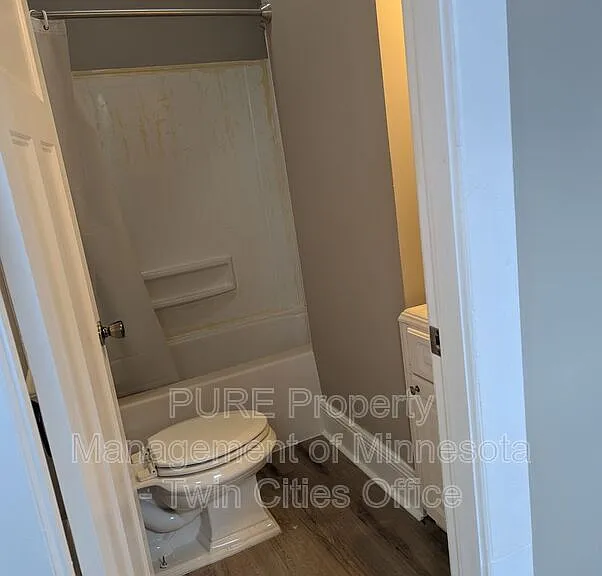 605 Van Buren Ave #1 — Photo 7