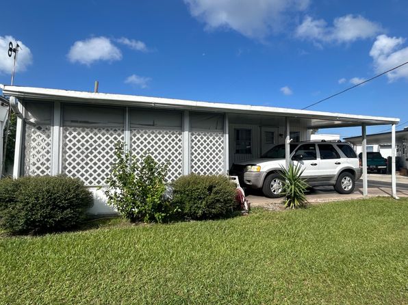 50 Orange Pl, Tavares, FL 32778