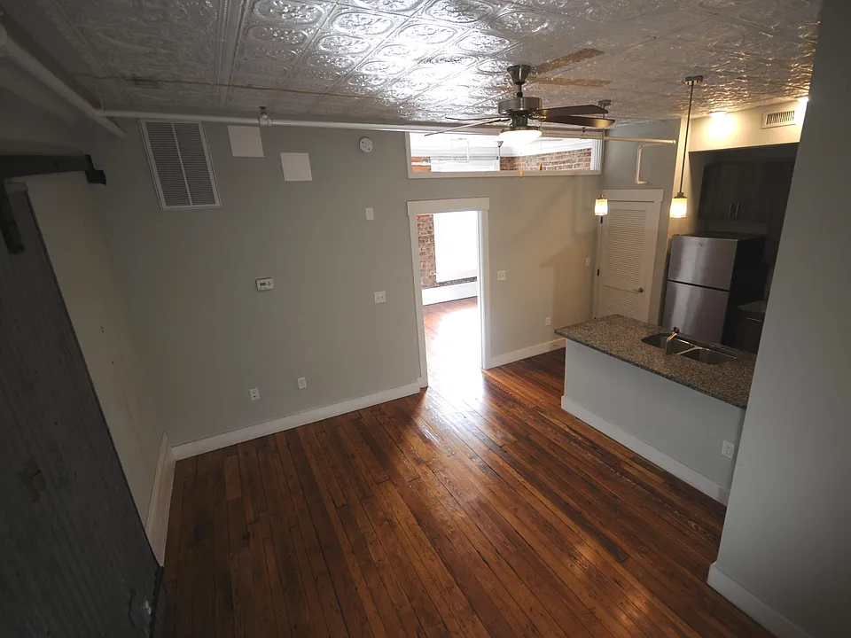 117 W Broad St #T06