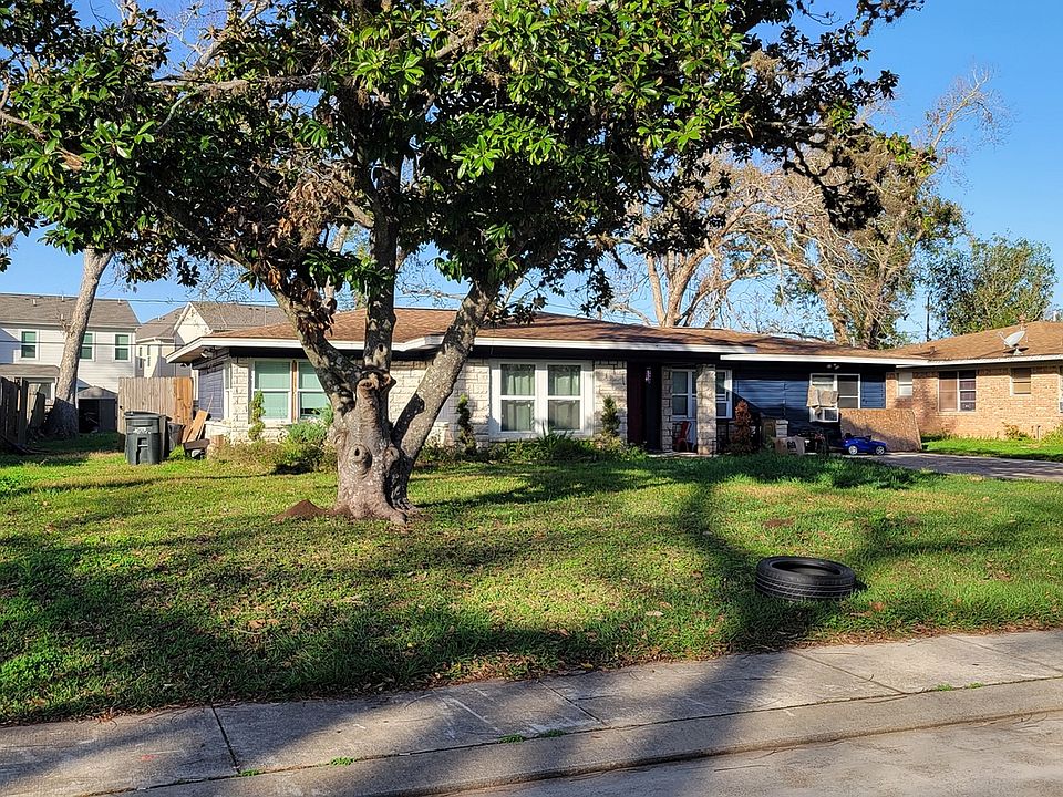 2nd image of 207 Oak Dr