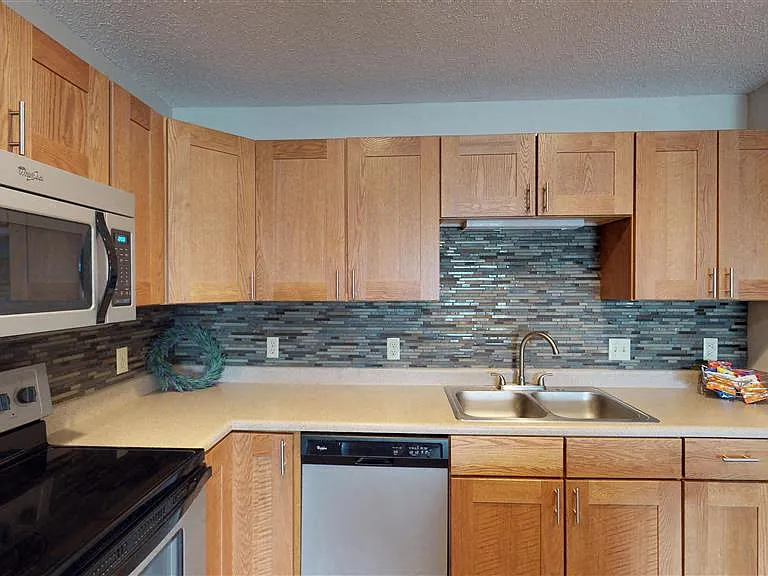 Oxbow Park Apartments — Photo 31