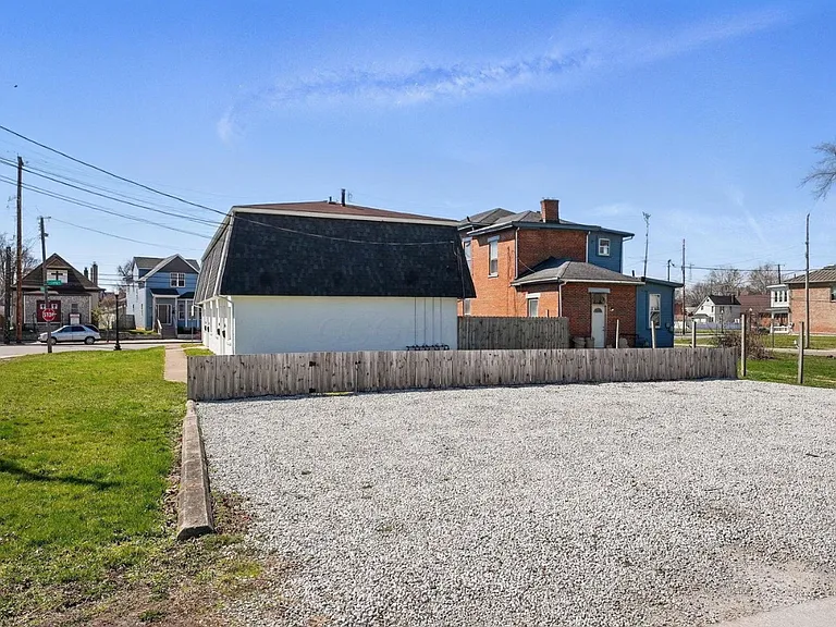 1190 E Long St — Photo 18