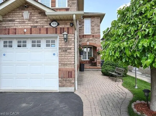 7019 Graydon Ct, Mississauga, ON L5N 7H4
