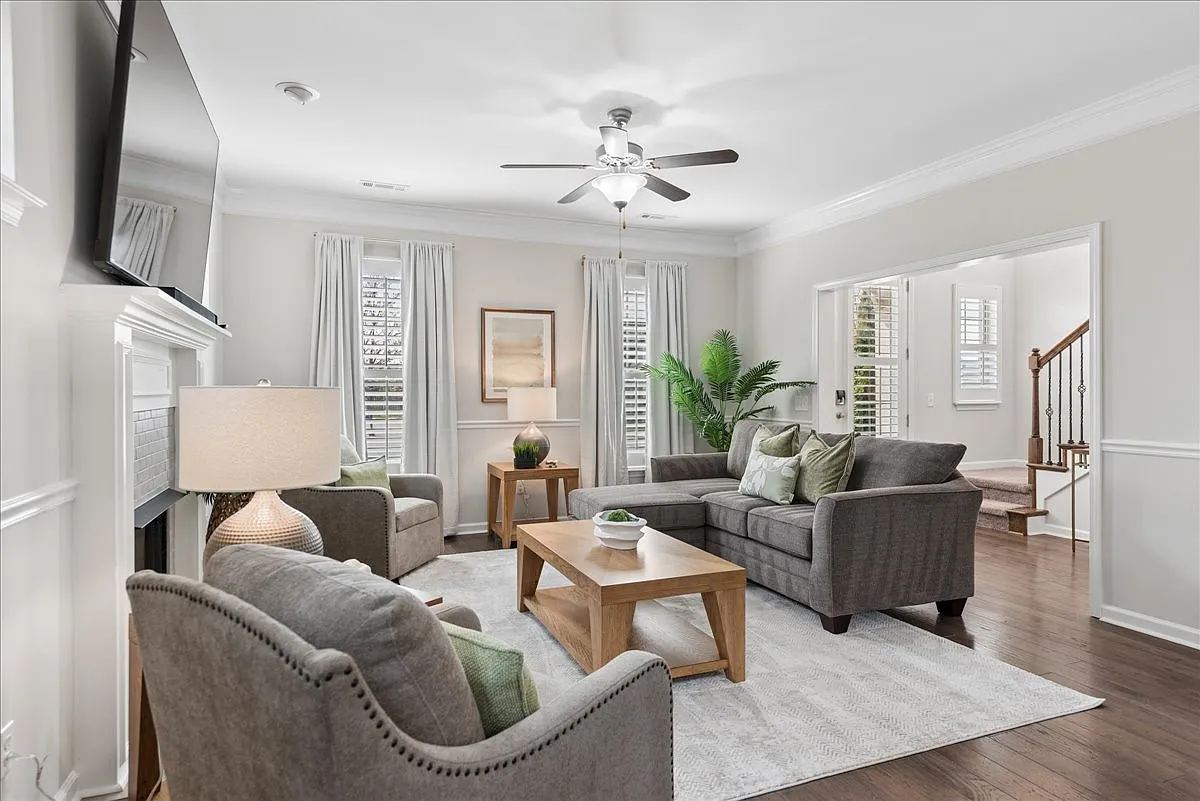 4 bed, 2230 sqft, $4,220 — Photo 1