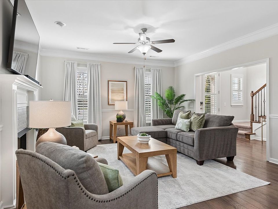 1st image of 1052 Paddock Park Cir