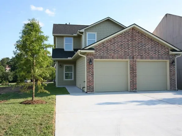 Like New Two Bedroom Townhouse in April Sound, 298 Capetown #A, Montgomery, TX 77356