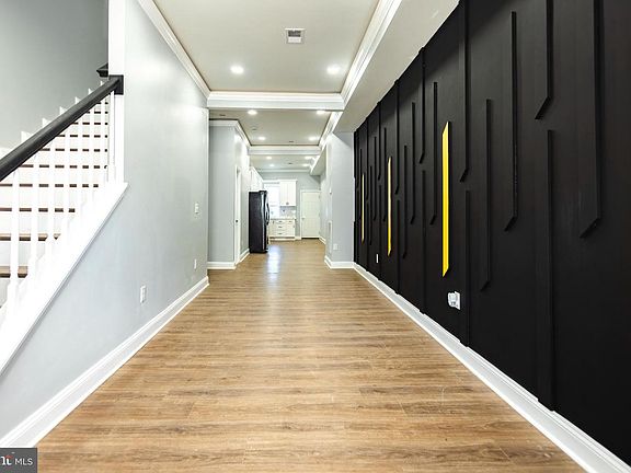 3rd image of 820 N Monroe St