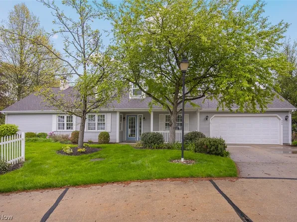390 Vista Ln, Aurora, OH 44202