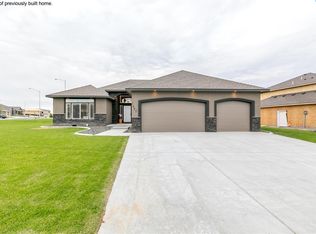 2645 Silverhawk Loop, Richland, WA 99354