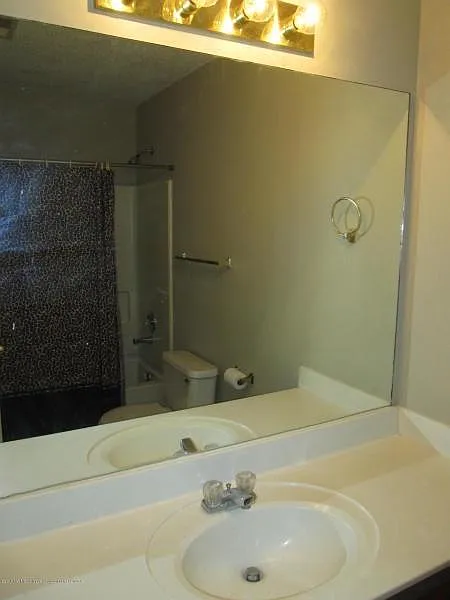 1028 We Ross Parkway W — Photo 3