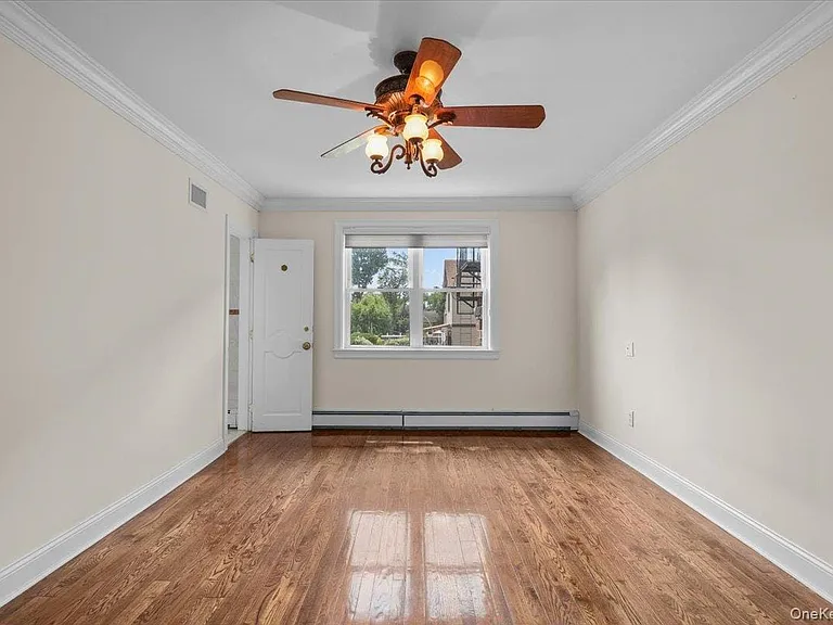 1184 Rhinelander Ave — Photo 5