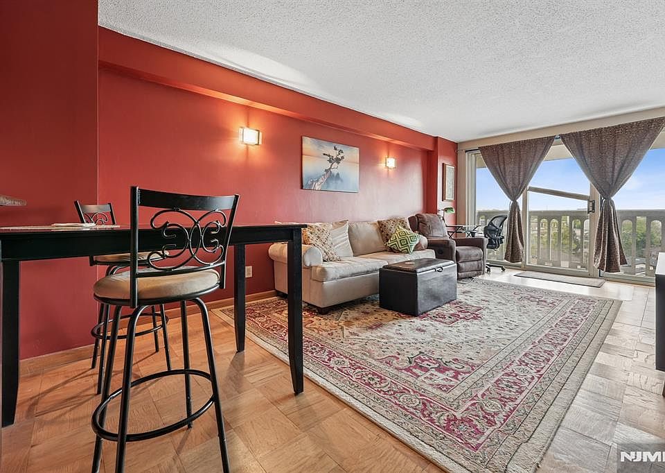 1st image of 555 North Ave APT 8W