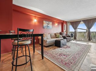 555 North Ave APT 8W, Fort Lee, NJ 07024