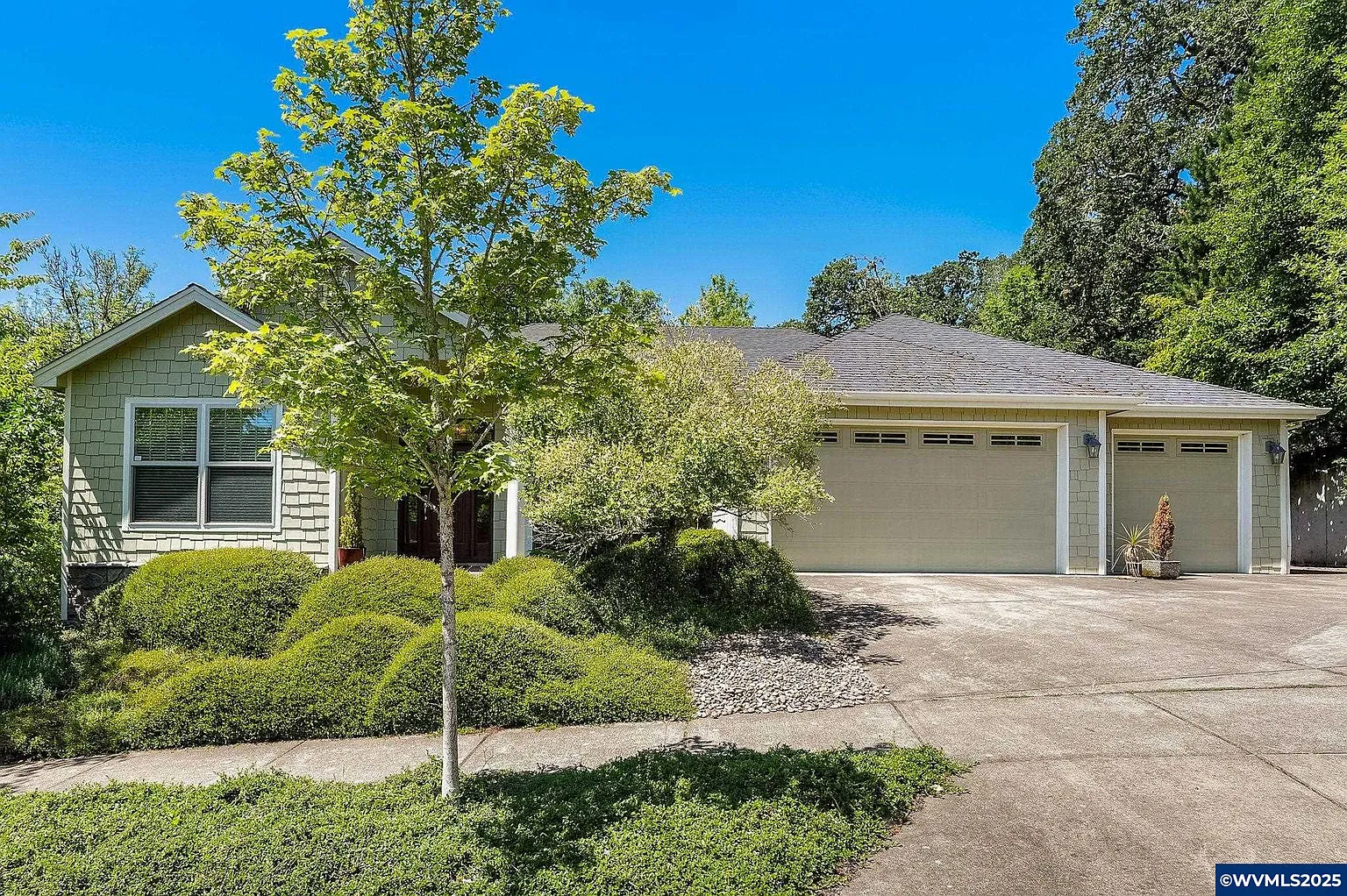 4487 NW Honeysuckle Dr photo 1