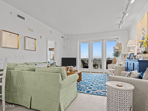 3rd image of 4425 Arendell Street #606