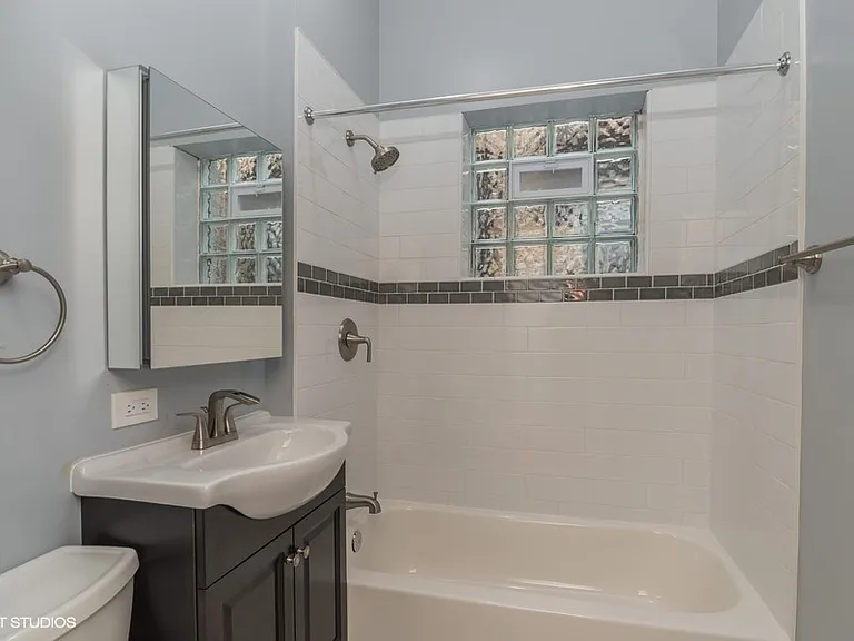 2321 N Sawyer Ave #1 — Photo 4