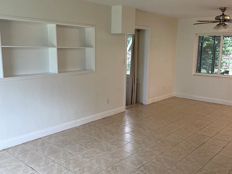 1032 NE 19th Pl — Photo 3