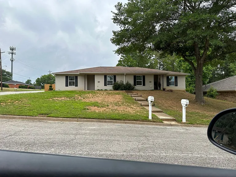 801 Faircreek Ln — Photo 13