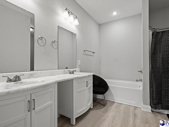 5th image of 3511 Tropicana Way
