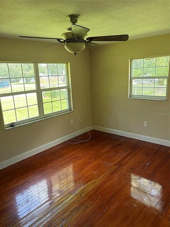 2 bed, 1.0 bath, 936 sqft, $1,700 — Photo 4