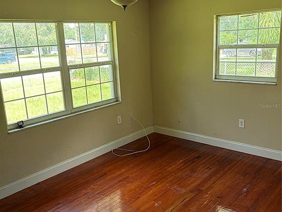 4th image of 4205 NE 11th Ave