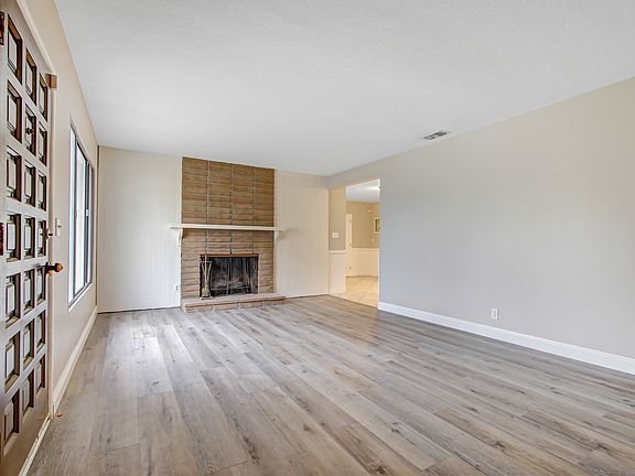 3rd image of 1134 E Caroline Ct